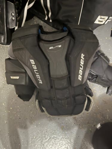 Medium 2023 Bauer Elite Goalie Chest Protector (Used)