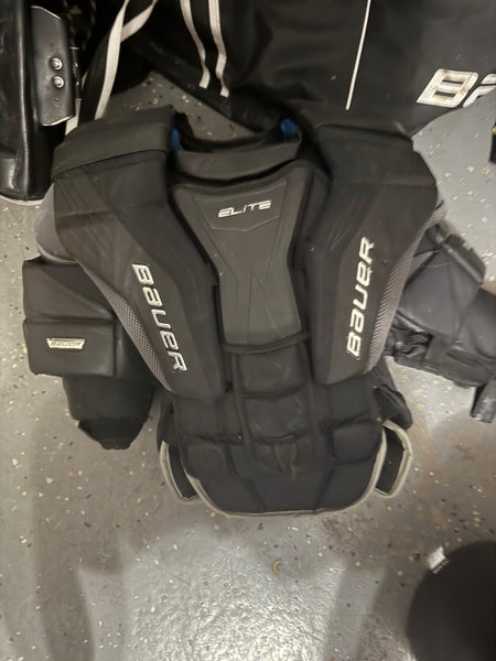 Medium 2023 Bauer Elite Goalie Chest Protector (Used)