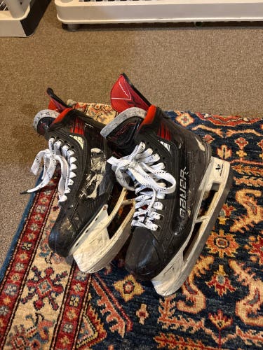 Bauer Vapor X5 Pro Hockey Skates Regular Width Size Adult 9 (Used)