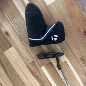 Black TaylorMade TP Blade Right Handed Putter 35" (Used)