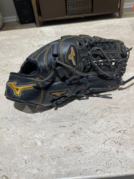 Mizuno MVP RH Outfield Baseball Glove 11.5" (Used)