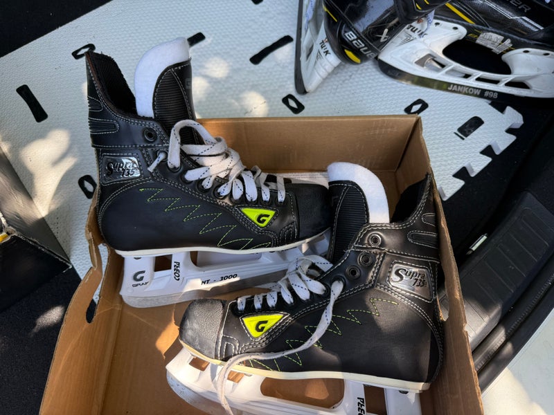 Graf Supra 735 Hockey Skates Wide Width Size 4 (New)