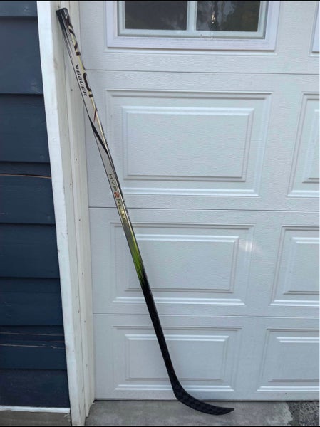 Senior Bauer Vapor Hyperlite 2 Right Handed Hockey Stick P28 (Used)