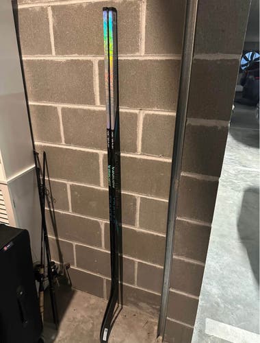 Intermediate Bauer Nexus Tracer Right Handed Hockey Stick P28 (New)