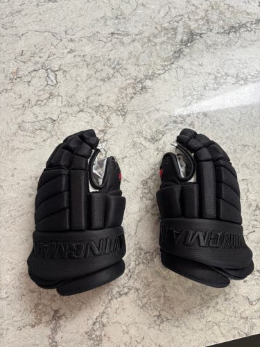 Winnwell Classic Pro 4-Roll Gloves 13" Pro Stock (New)
