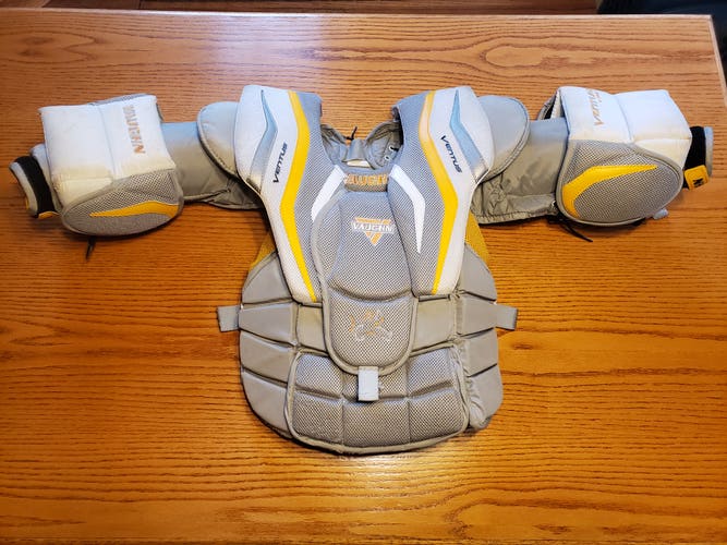 Junior Medium Vaughn Ventus LT68 Goalie Chest Protector (Used)