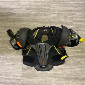 Junior Large CCM Tacks AS-V Pro Shoulder Pads  (Used)