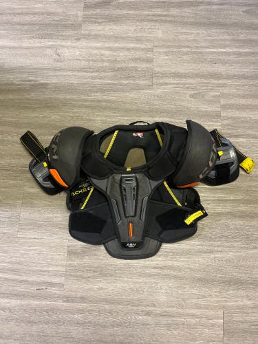 Junior Large CCM Tacks AS-V Pro Shoulder Pads  (Used)