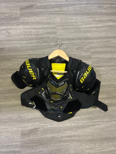 Junior Medium Bauer Supreme 3S Shoulder Pads  (Used)
