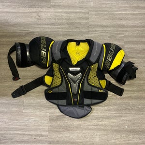 Senior Medium Bauer Supreme 1S Shoulder Pads  (Used)