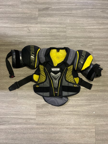Senior Medium Bauer Supreme 1S Shoulder Pads  (Used)
