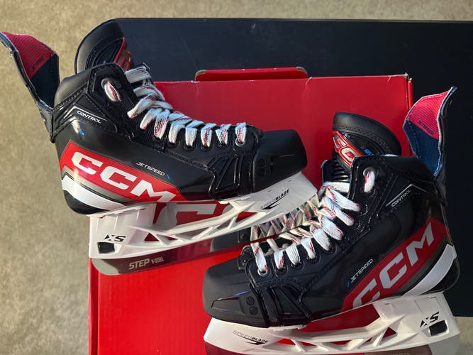 New Intermediate CCM Regular Width 6.5 JetSpeed Control Hockey Skates