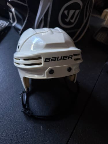 Medium Bauer 4500 Helmet (Used)