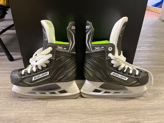Bauer XLS Hockey Skates Regular Width Size 2 (New)