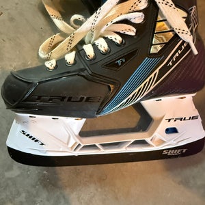 2024 True TF9 Hockey Skates Regular Width Size 2.5 (New)