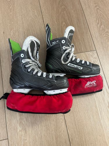 Bauer XLS Hockey Skates Regular Width Size 1 (Used)