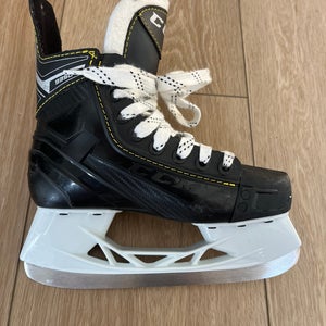 CCM Super Tacks Size 1 Hockey Sketes