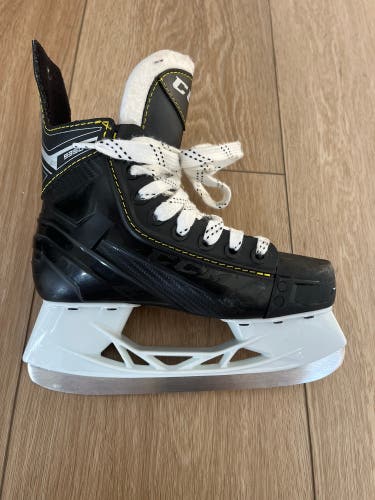 CCM Super Tacks Size 1 Hockey Sketes