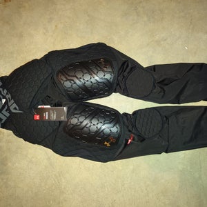 Large Adult Under Armour 3/4 Tights w/ Hard Thigh Pads (New)