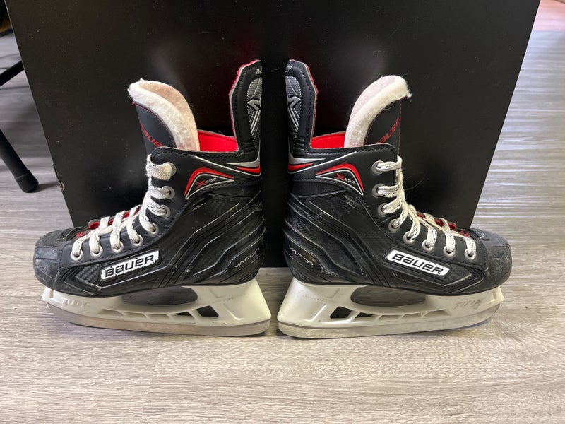Bauer Hockey Skates Regular Width  Size 1 (Used)