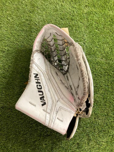 White Senior Vaughn V10 Goalie Glove Regular (Used)