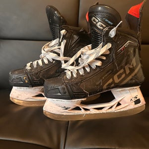 2023 CCM Jetspeed FT680 Hockey Skates Regular Width 6 (Used)