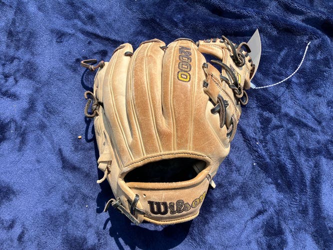 Brown Wilson A2000 RH Infield Baseball Glove 11.5" (Used)