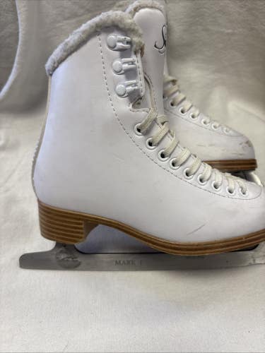 Girls Junior Size 1 Jackson Ultima Soft Skate 380 Figure Ice Skates. White