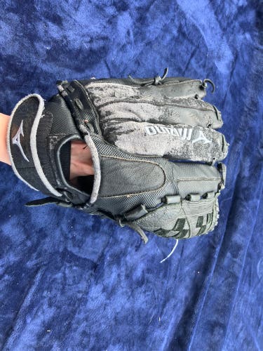 Black Mizuno Blackout RH Outfield Softball Glove 13" (Used)