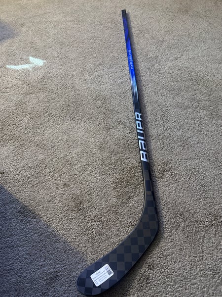 Senior Bauer Vapor Hyperlite 2 70 flex Right Handed Hockey Stick P28 (New)