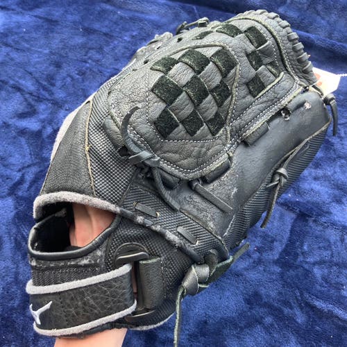 Black Mizuno Blackout RH Outfield Softball Glove 13" (Used)