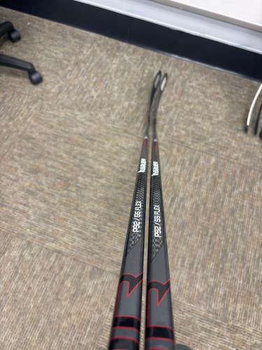 Intermediate Bauer Vapor X5 Pro Left Hand Hockey Stick 55 Flex P92 (New)