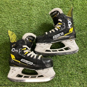 Junior Bauer Supreme M4 Hockey Skates Regular Width Size 3 (Used)