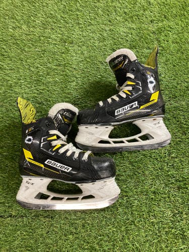 Junior Bauer Supreme M4 Hockey Skates Regular Width Size 3 (Used)
