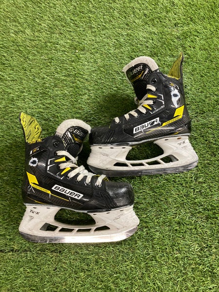 Junior Bauer Supreme M4 Hockey Skates Regular Width Size 3 (Used)