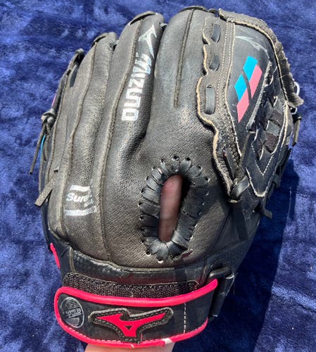 Black Mizuno Finch RH All Purpose Softball Glove 11.5" (Used)