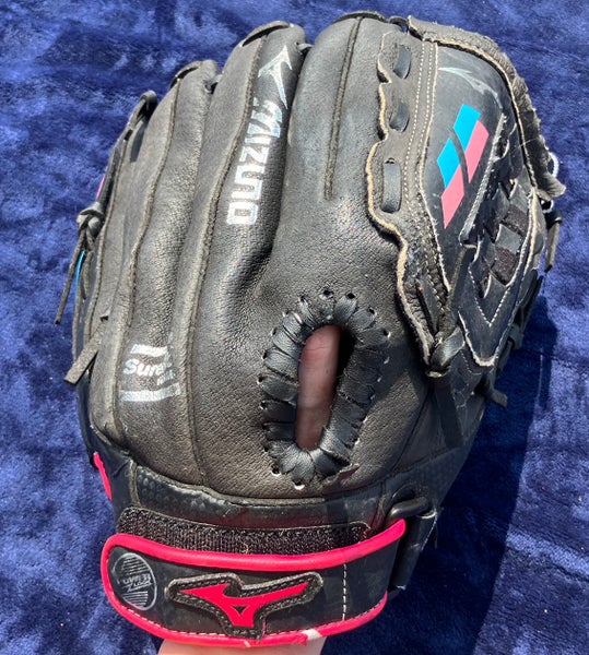 Black Mizuno Finch RH All Purpose Softball Glove 11.5" (Used)