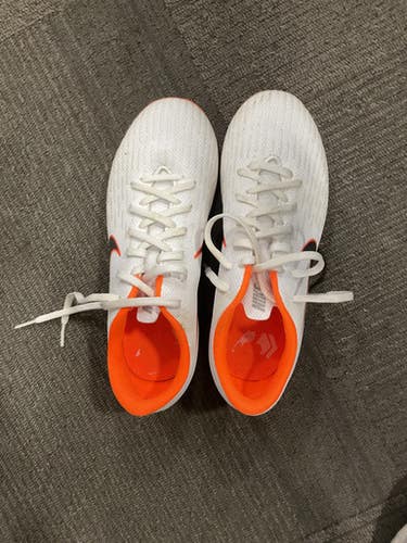 Used Nike Soccer Cleats White Junior 03.5 11614-S000220587