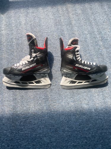 Bauer Vapor 4 Hockey Skates 7.5 (Used)