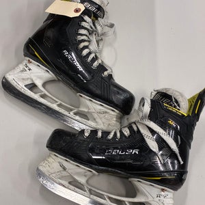 Youth Bauer Supreme M4 Hockey Skates Regular Width 11 (Used)