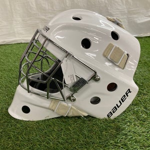 White Youth Bauer 930 Goalie Mask (Used)