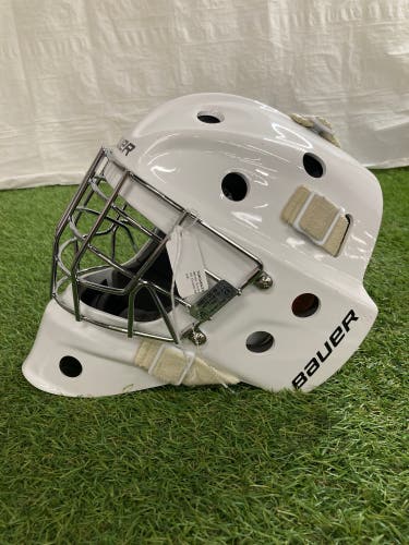 White Youth Bauer 930 Goalie Mask (Used)