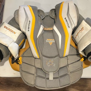 Large Vaughn Ventus LT68 Goalie Chest Protector (Used)