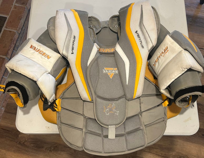 Large Vaughn Ventus LT68 Goalie Chest Protector (Used)