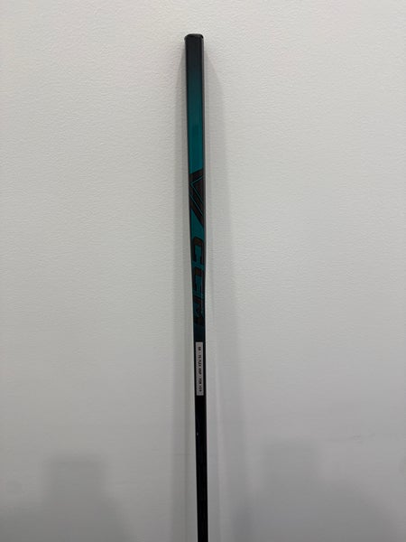Senior CCM Vizion Right Handed Hockey Stick P28+1/4 (Used)