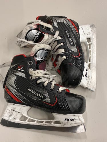 Youth Bauer Vapor X2.7 Hockey Goalie Skates Size 12.5 (Used)