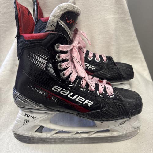 Junior Size 4 Fit 1 Bauer Vapor X4 Ice Hockey Skates.