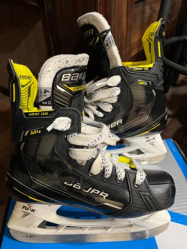 2024 Bauer Supreme M4 Hockey Skates Regular Width Size 4.5 (Used)
