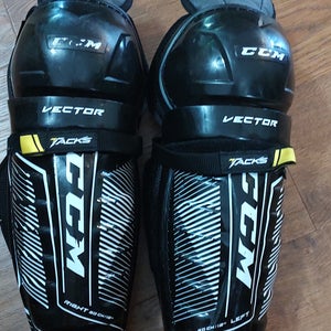 Junior CCM Vector 12" Shin Pads (Used)