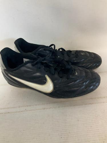 Used Nike Soccer Cleats Black Junior 04.5 11823-S000033834